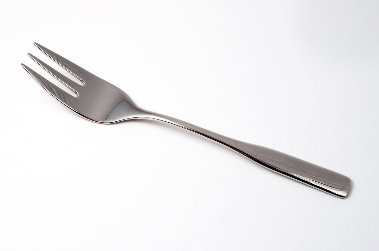 explore our exquisite collection of cutlery, designed to enhance every dining experience. from elegant knives and forks to stylish serving utensils, find the perfect pieces to elevate your table setting and impress your guests.